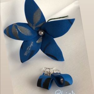 This is a set of a flower and earrings